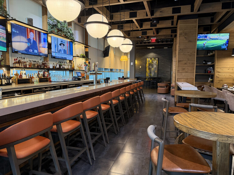 Cheers Bistro, Bar